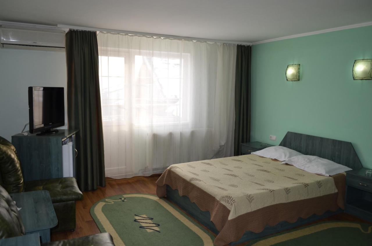 فندق Râmnicu Vâlceaفي  Casa Alba المظهر الخارجي الصورة